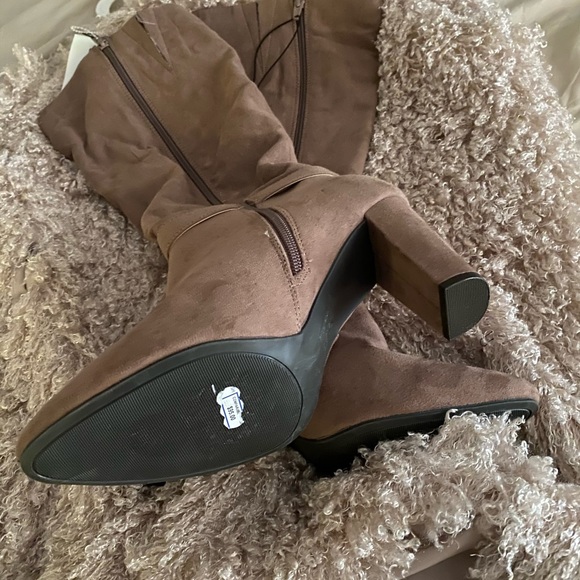 Jones New York boots - Picture 3 of 3